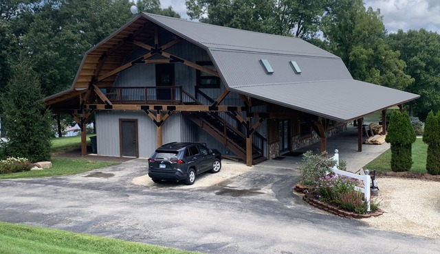 Great Views | Lakeside | Family-Friendly Barn | Reunions, Events, Retreats