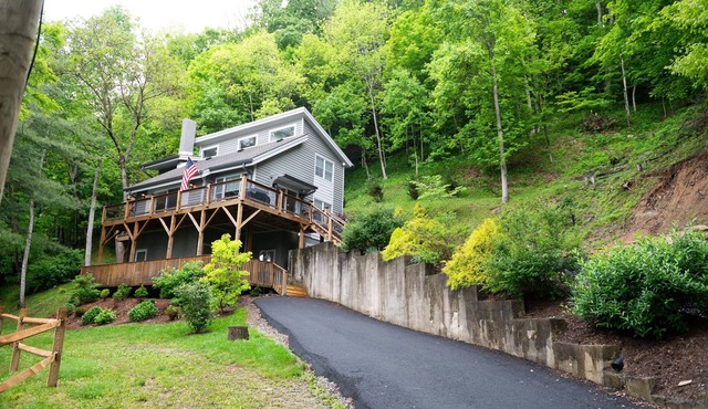Great views, opportunities for relaxing house on13 acres, central locale