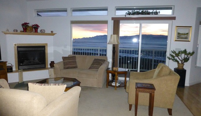 Great Views, Quiet Neighborhood, Comfortable Living & Pet Friendly!