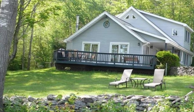 Great Views, Renovated House/Kitchen/Fire Pit. Large bedrooms, Very Fast Wifi