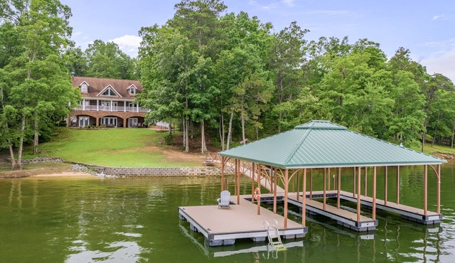 Great Views - with beach area! Gorgeous views of the lake