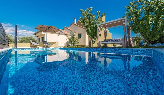Great Villa Field Hills with sauna and jacuzzi