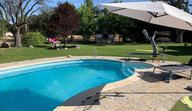 Great villa with pool and large garden in urbanization 15 minutes from Avila