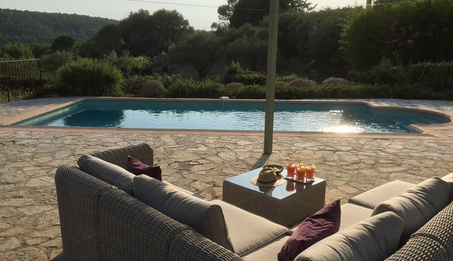 Great villa with private pool, air conditioning and walking distance to downtown.