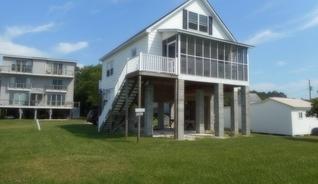 Great Water Views in quiet pet-friendly location facing lighthouse. Large Yard