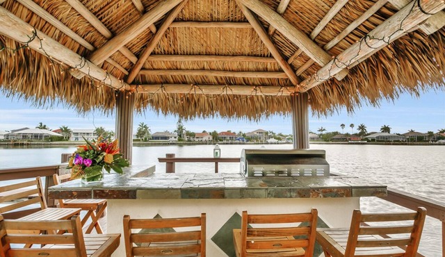 Great Water View 4/2 Pool House With Tiki Bar On Marco Island