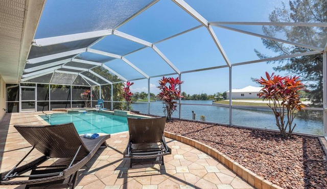 Great Water views! Southern Exposure Pool, Pet-Friendly- Villa On The Lake -Roelens Vacations