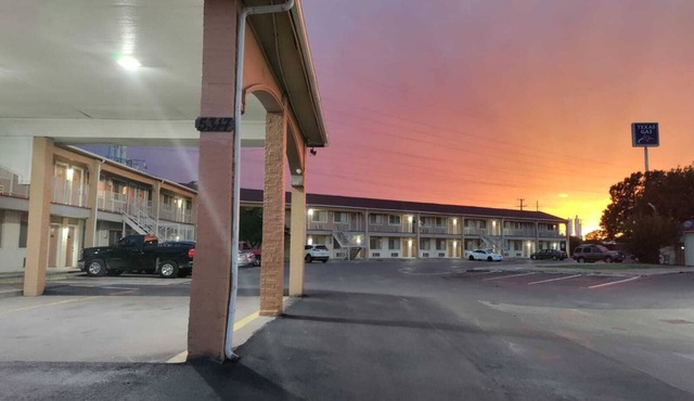 Great Western Inn & Suites - Saginaw