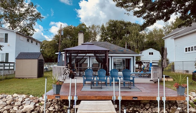 Great Year-Round Rental Cottage Finger Lakes Owasco Lake, NY - Smiling Moon
