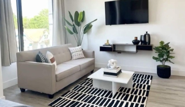Greater Properties Luxe Studios -Mins to Hollywood & LAX Airport