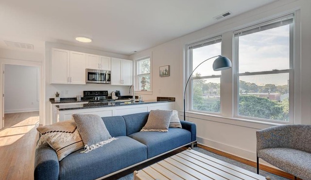 Greatly Located and Elegant 1BR with Parking