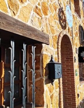 GREDOS RURALRUT en El Tiemblo a 1 hora de Madrid, zonas de baño a pocos metros, Reservas Naturales, cabina hidromasaje, Aire Acondicionado, WIFI