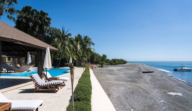 "Greek Intentions" 7BR*BeachFront*Pool*YellowKey