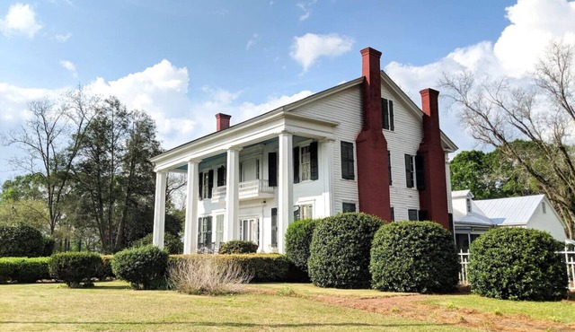 GreekRevival 8br/6b w/Kit-35 Min to U of Alabama!
