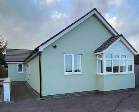 Green 3 bed bungalow with en-suite and parking