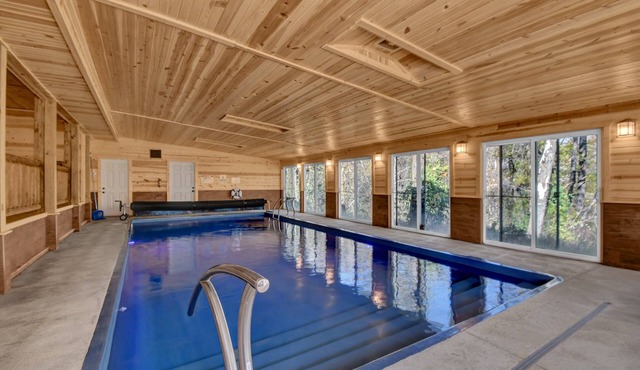 Green Acres Lodge With Indoor Saltwater Pool