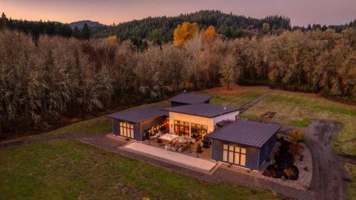 Green Acres - Serene Luxury Wine Country Retreat