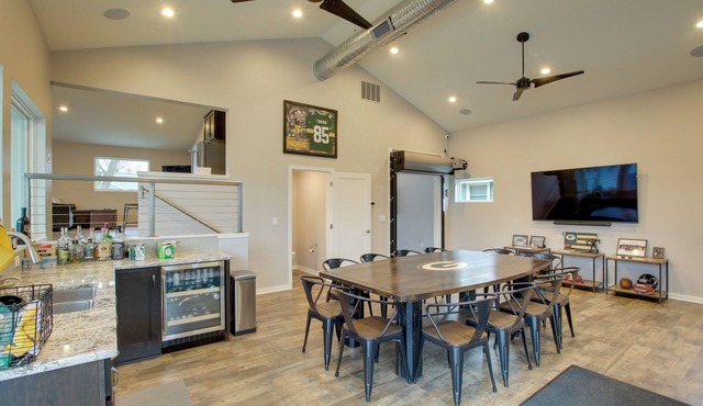 Green Bay Getaway Near Lambeau Field & Resch!