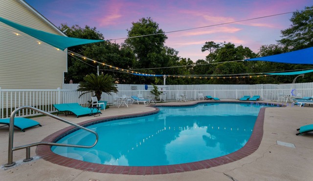 Green Beach House, Ping Pong, Sleep 8, Swimming Pool, Gated,Casinos