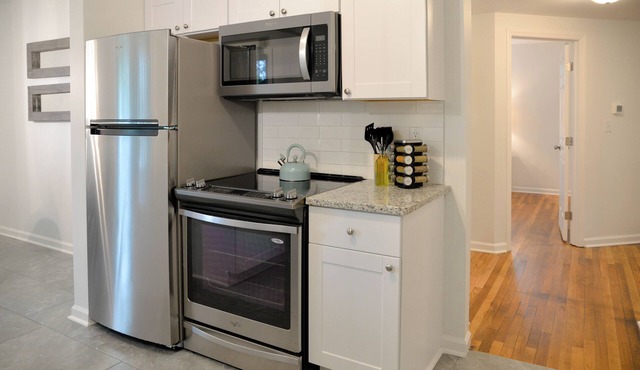 Green Bungalow < Less Than 10 Min to Dtw Greenville Family Friendly