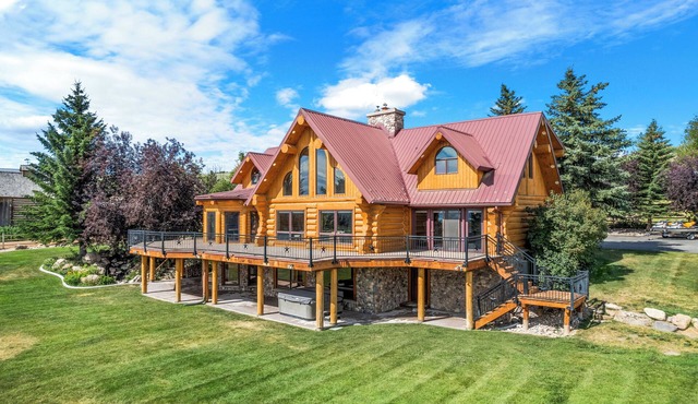 Green Canyon Estates-2 homes, hot tub, indoor sports court, 2 theater rooms