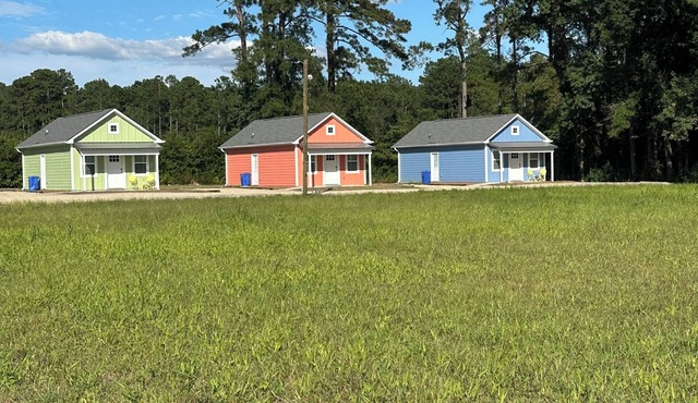 Green Cottage at Pecan Pines – Near I-95nLumberton NC/Pembroke NC