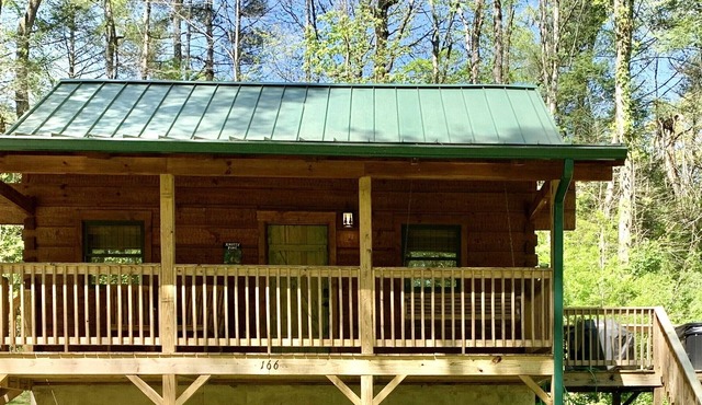 Green Door Cabin - A Cozy Cabin Getaway in the heart of Townsend, TN