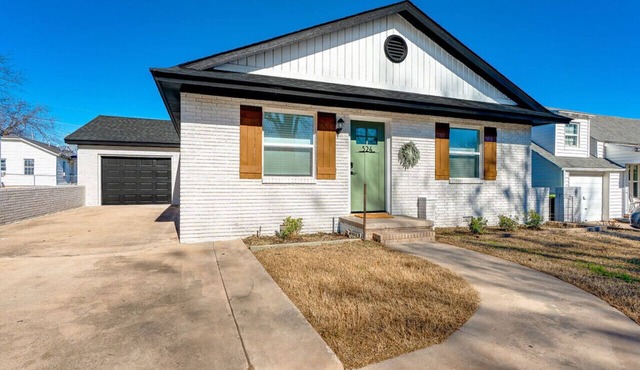 Green Door Cottage: Bienvenidos Contractors