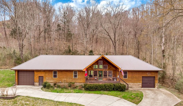 Green Door Lodge: A relaxing Lodge for couples and families visiting the lake.