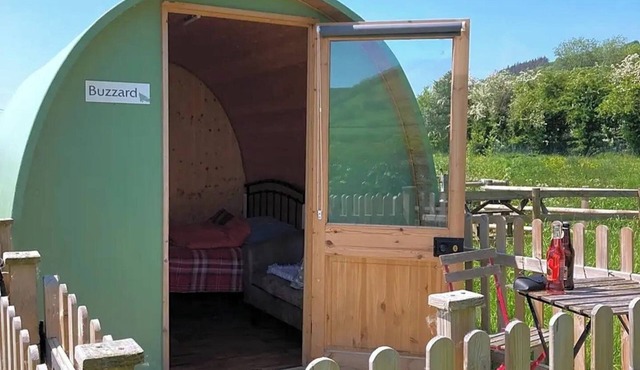 Green Dragon and Kitchen Pod - Sleeps 2 & Parking