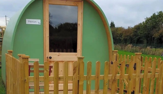 Green Dragon and Kitchen Pod - Sleeps 2 & Parking