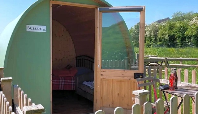Green Dragon and Kitchen Pod - Sleeps 2 & Parking