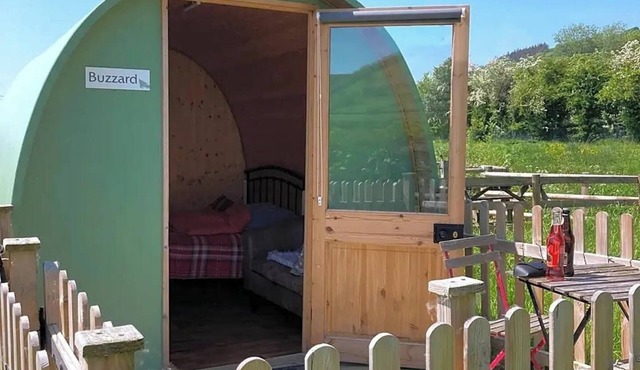 Green Dragon and Kitchen Pod - Sleeps 2 & Parking