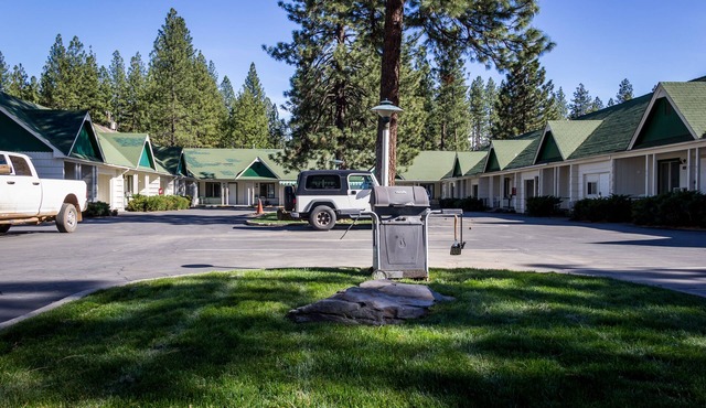 Green Gables Motel & Suites
