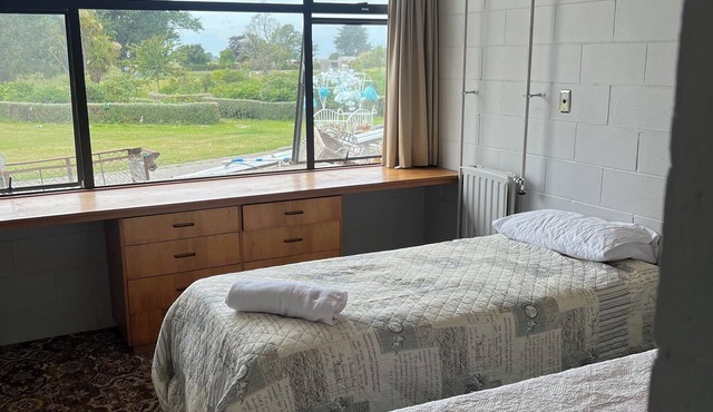 Green Hayes Estate Rentals - R5 Magnolia House in quiet peaceful country setting