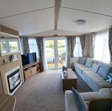 Green Heaven at Clarach Bay Spacious 3 BedPet Friendly Luxury Steps from the Sea