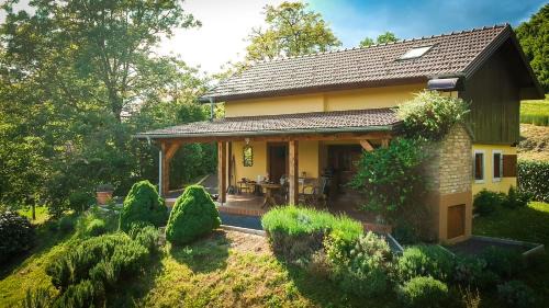 Green Hills Cottage with Pool & Magnificent View