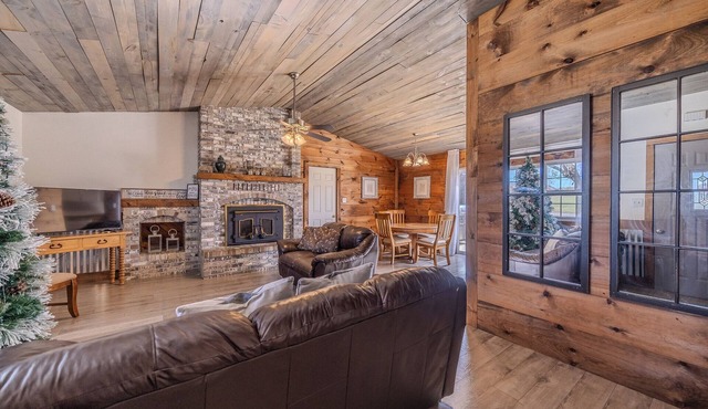 Green Hills Ozark Pet Friendly Get-Away FAMILY Fishing FLW & FUN!