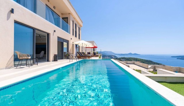 Green Horizon - Luxurious 4-bedroom Sea View Villa