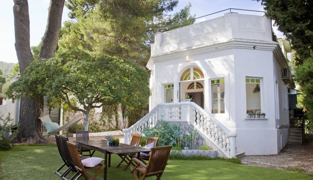 Green house. House with pool in Barcelona