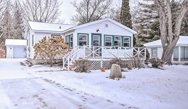 Green Lake Vacation Home w/Screened Porch!