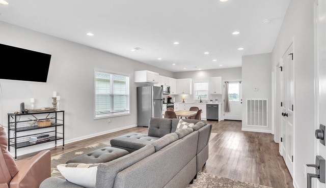 Green Light Haven, Comfort in Columbus, 2BR, Grill