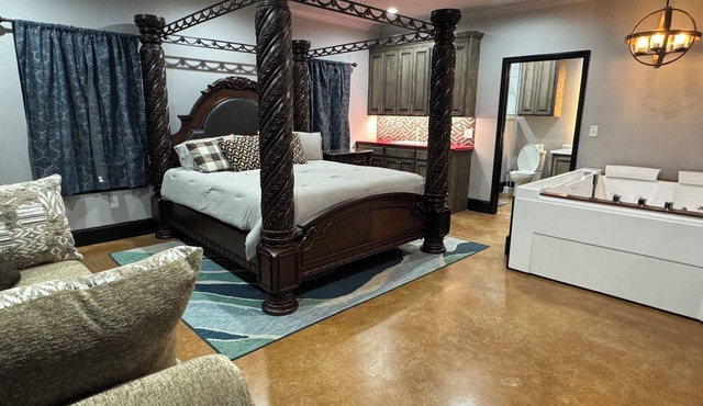 Green Loft Porches –2 BedroomnRetreat! Peaceful, Spacious & Stylish