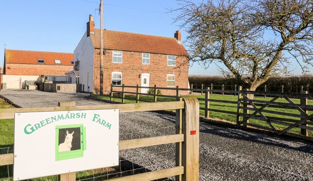 GREEN MARSH FARM, pet friendly, with hot tub in Thorngumbald