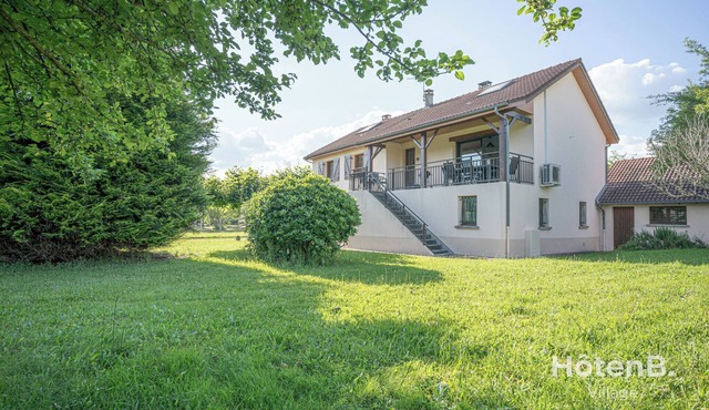 Green Oasis: 5-Room Apartment with Large Garden