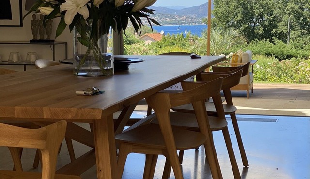 Green oasis with magnificent sea views, center within walking distance, including housekeeper