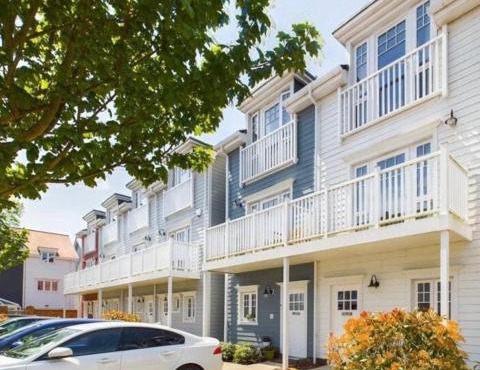 Green Park 4 bed LUX with parking ,M4 Jct 11