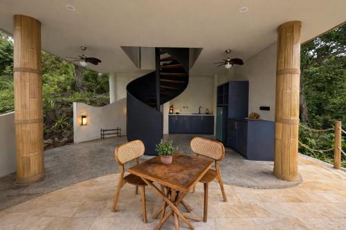 Green Poya - Luxury Eco Bambu Resort in South Lombok