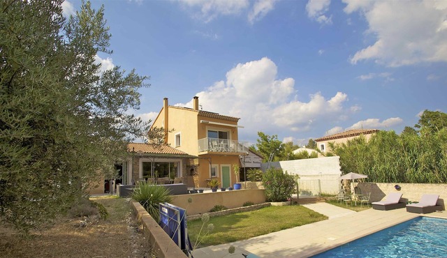 Green Provence, calm and comfort, near Aix en Provence and Sainte Victoire,
