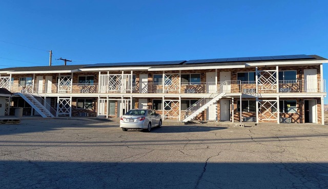 Green River Inn Suites with Kitchenettes & Self-Serve Laundry